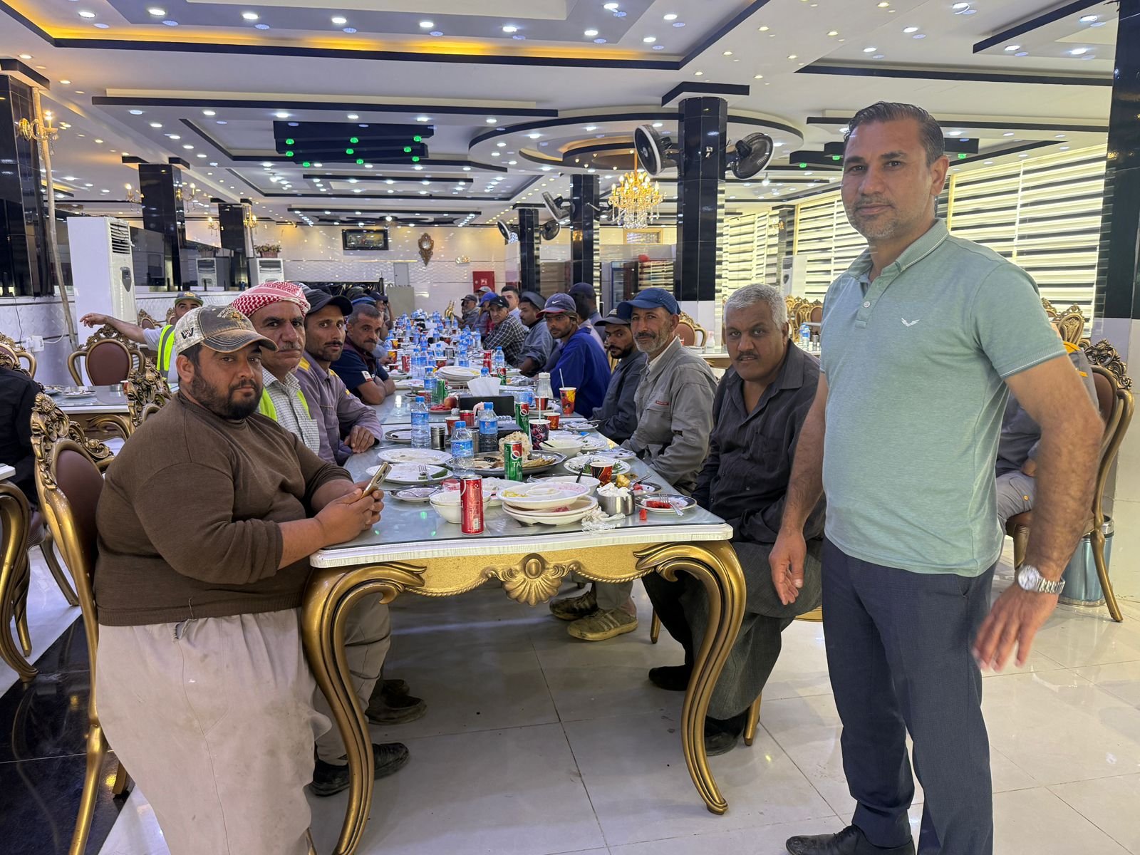 المهندسة سجى البياتي تقيم مأدبة غداء تكريمية لكوادر التنظيف في طوز خورماتو بمناسبة عيد العمال العالمي